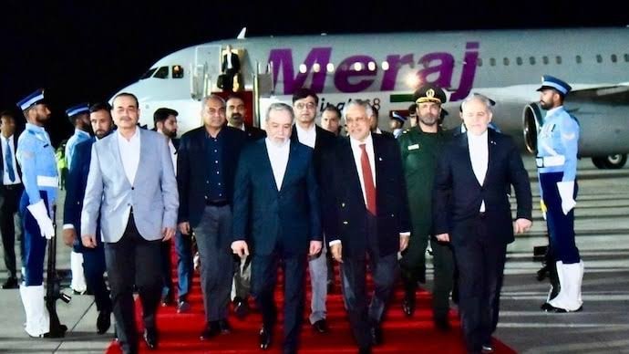 Iran FM Lands in Pakistan as Trump Signals Hope for Deal