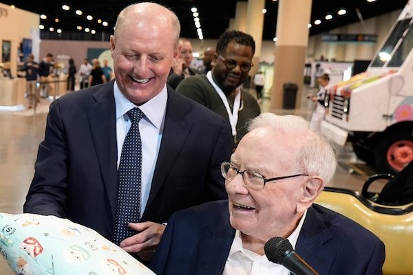 Warren Buffett Steps Aside, Greg Abel Takes the Helm at Berkshire Hathaway