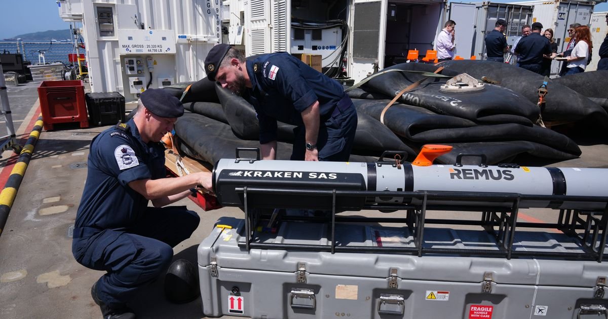 British Navy Prepares Mine-Clearing Mission in Strait of Hormuz Amid Iran Deal Hopes