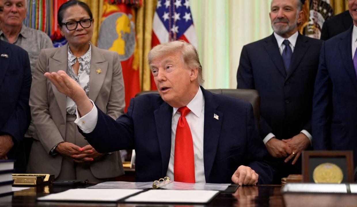 Trump's Tariff Dispute with Lutnick Over India Revealed