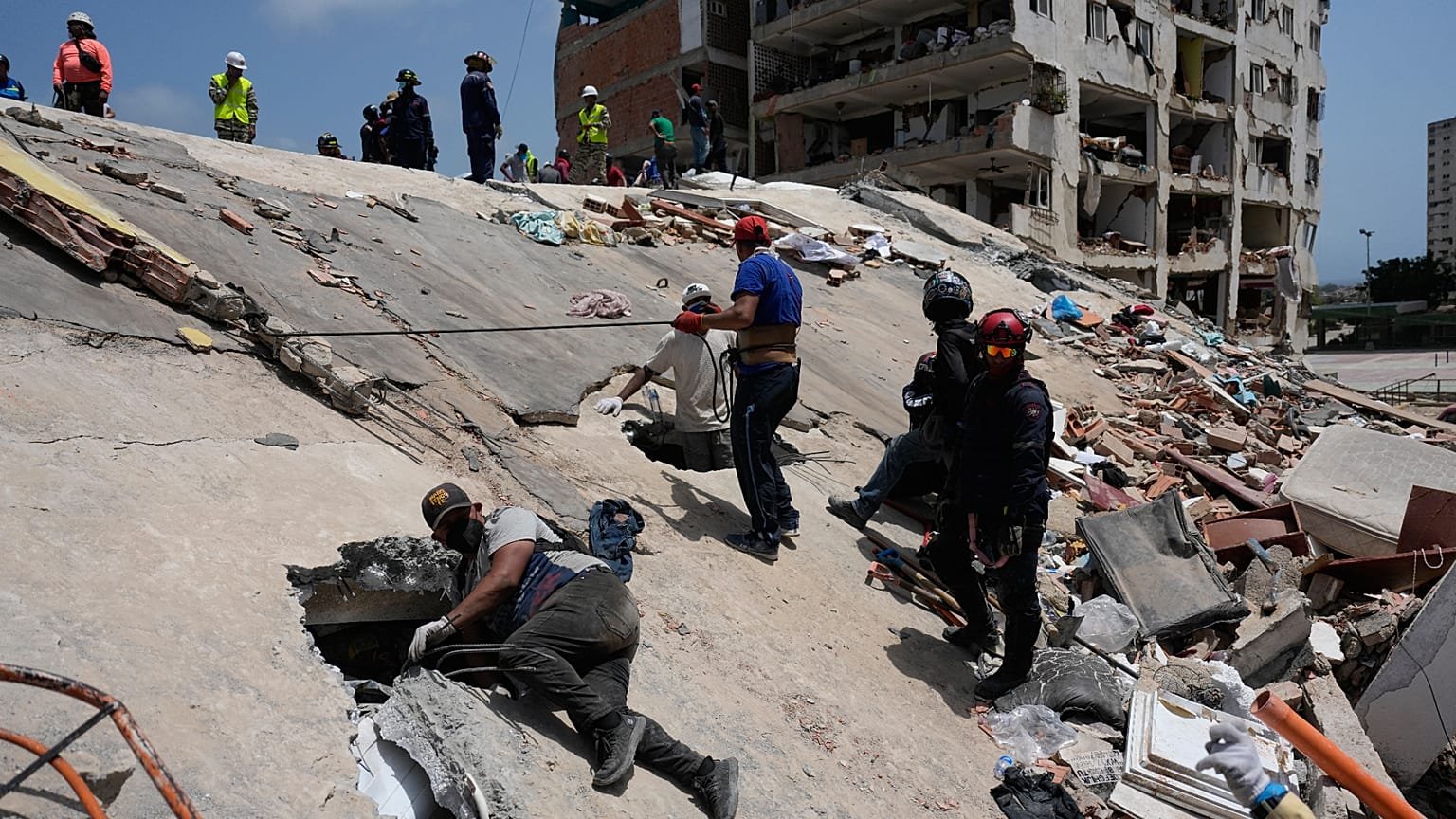 Venezuela Earthquake Death Toll Rises to 1,430 as Search for Survivors Continues