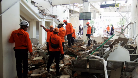 Indonesia Earthquake Kills 53, Thousands Evacuated as Aftershocks Hamper Rescue Efforts