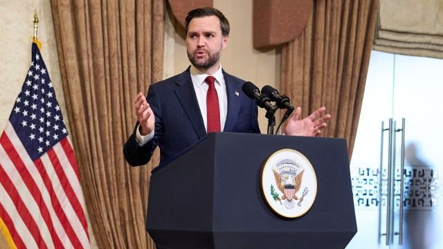 Vance: Iran Losing Leverage Over Strait of Hormuz as Trump Weighs Broad Options