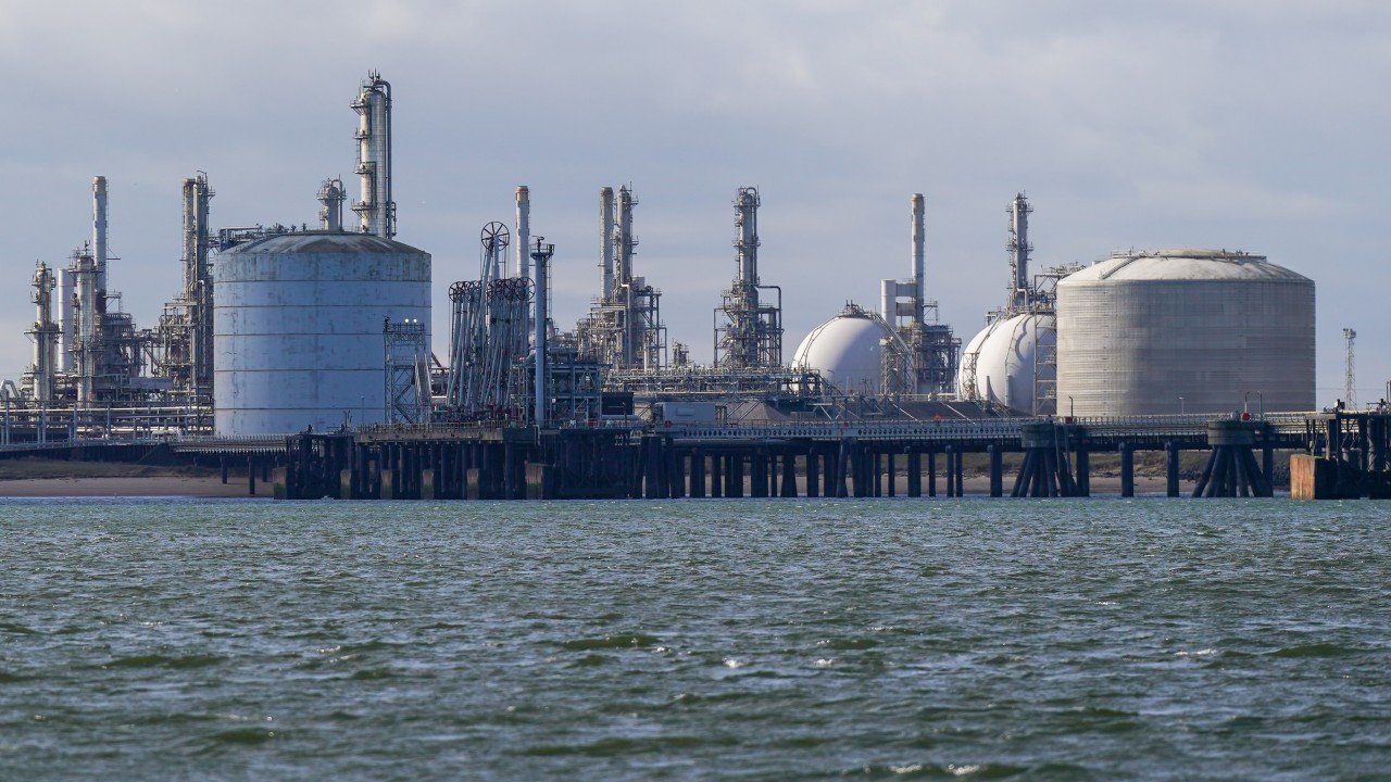 Brent Crude Surges Above $100 as Middle East War Threatens Oil Supplies