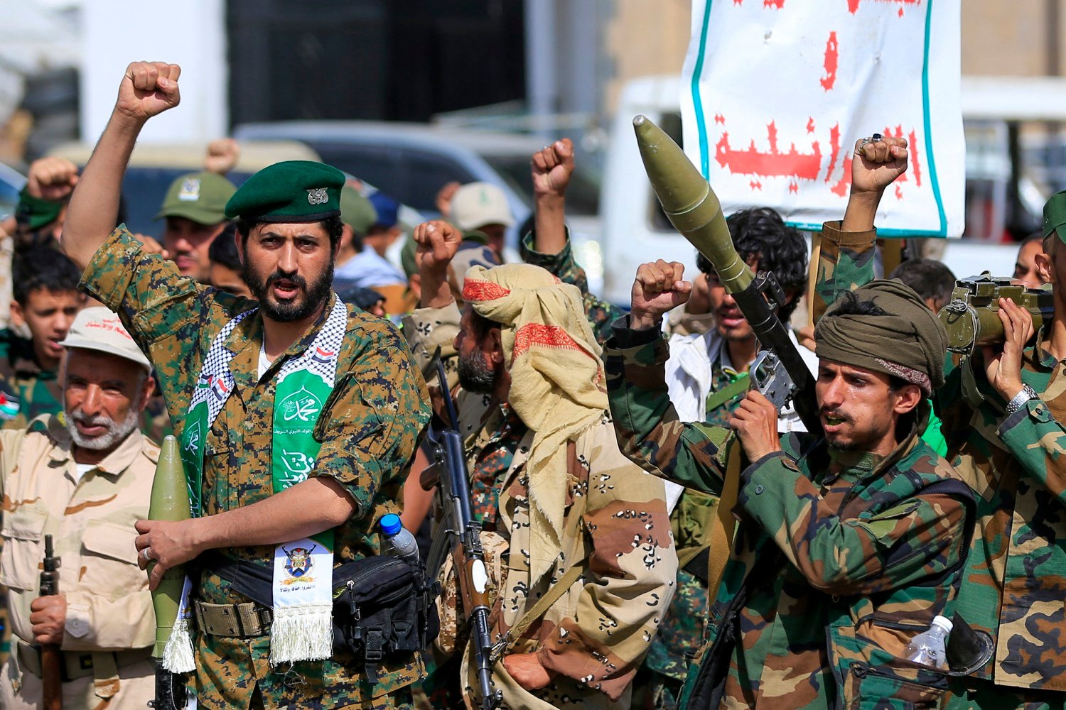 Houthis Advance on Bab el-Mandeb, Raising New Threat to Global Shipping