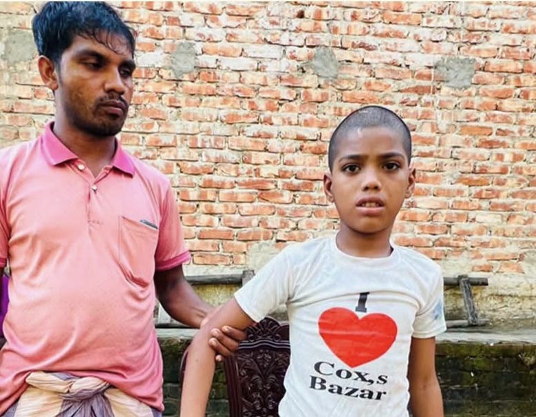 সৎ মায়ের অত্যাচারে ঘর ছেড়ে পা হারানো কিশোর রায়হান উদ্ধার চুনতি সীরাত মাহফিলে