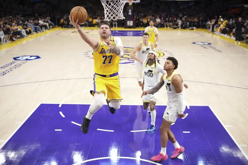 Luka Dončić Shines in Debut Game, Lakers Secure Brilliant Victory, Stadium Filled with Fans' Cheers, New Energy for the Lakers