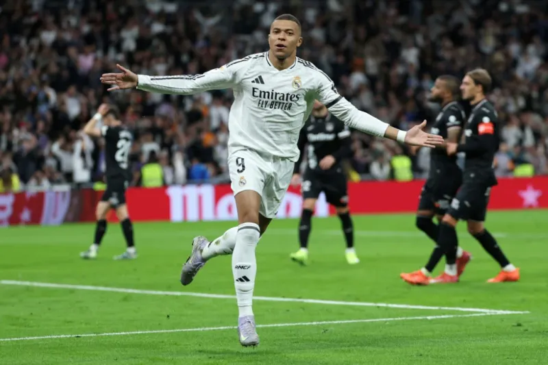 Mbappé’s Last-Minute Brilliance and Brace Keep Real Madrid’s La Liga Title Hopes Alive with 3-2 Win Over Celta Vigo