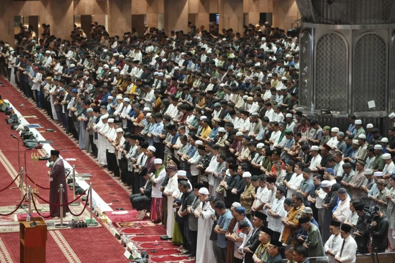 Millions of Devout Muslims in Indonesia Begin Celebrating the Holy Month of Ramadan with Taraweeh Prayers