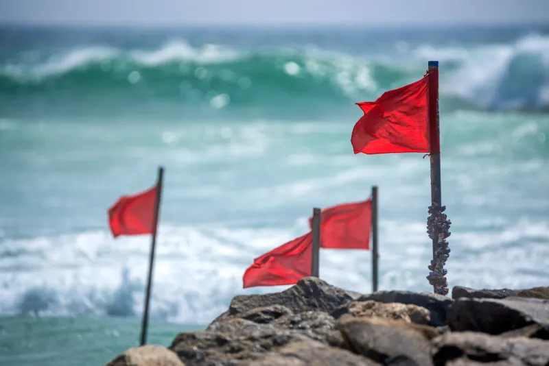 Cyclone "Finajal" in Bay of Bengal May Hit Coastline This Afternoon, Red Alert Issued