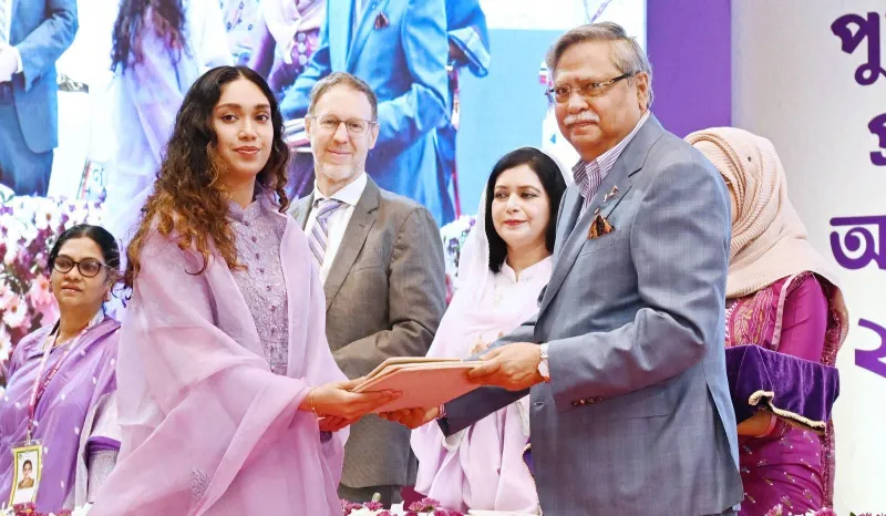 অদম্য নারী’ সম্মাননায় ভূষিত বেগম খালেদা জিয়া