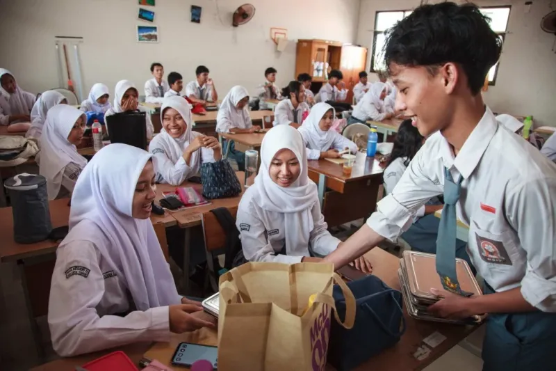 Free Meals for Students in Indonesia, President Prabowo Pledges to Bring Smiles to Over 80 Million People