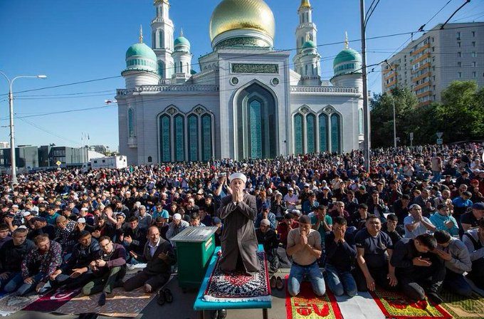 Russia’s 10 Million Muslim Community Observes Ramadan with a Blend of Religious Prayer, Islamic Culture, and Tradition