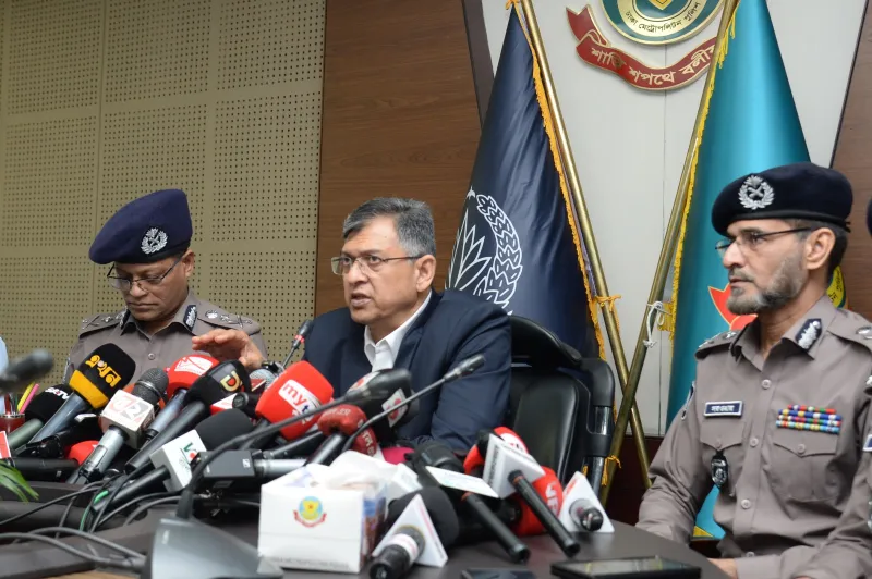 “ঢাকা থেকে শুরু, দেশব্যাপী অভিযান”—সন্ত্রাস ও চাঁদাবাজির বিরুদ্ধে কঠোর বার্তা স্বরাষ্ট্রমন্ত্রীর