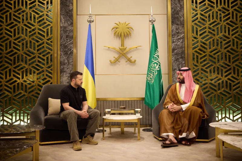 Zelensky's Saudi Arabia Visit: Meeting Crown Prince Ahead of US Peace Talks