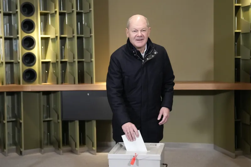 German Chancellor Olaf Scholz Votes with Hope for Victory