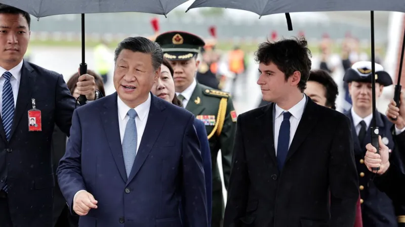 Chinese President Xi Jinping Arrives in Lima for Week-Long Diplomatic Tour in Latin America