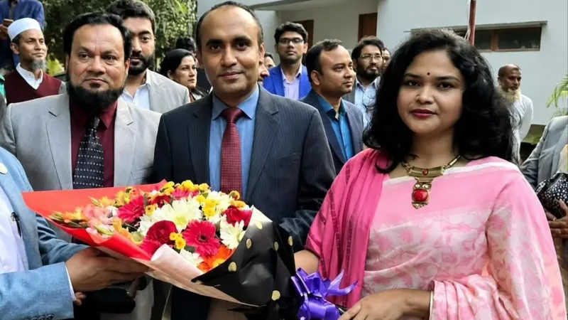 তদন্তের মধ্যেই ডিসির বদলি, বিতর্কিত নিয়োগে এখন কার বিরুদ্ধে কী পদক্ষেপ?