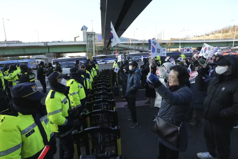 Failed Attempt to Arrest Impeached South Korean President Yoon Amid Security Standoff
