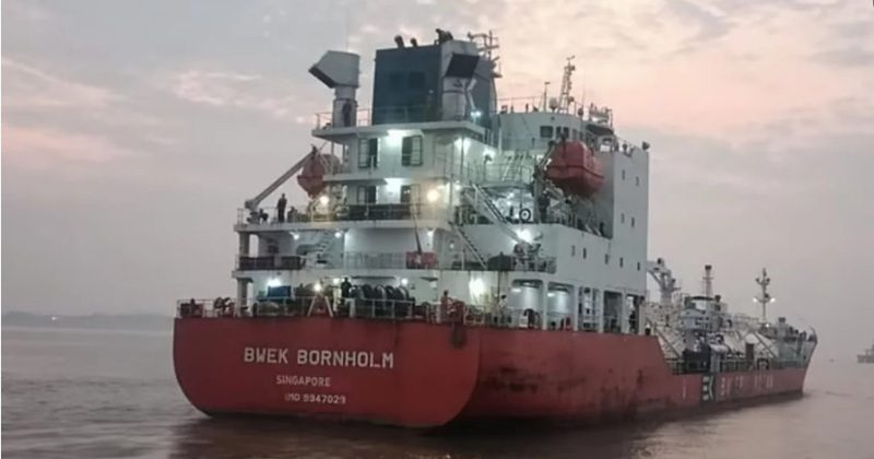 যুদ্ধের মাঝেই বাংলাদেশে প্রথম এলপিজি জাহাজ পৌঁছাল