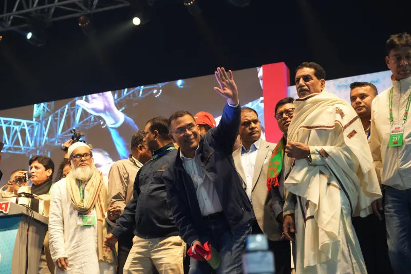 মঞ্চে কে উঠবেন কেউ জানে না—সতর্ক নেতাকর্মী, সক্রিয় সমাবেশ