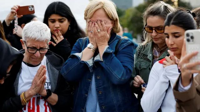 Women Pray for Shabbat in Tel Aviv Amidst Ceasefire and Hostage Releases