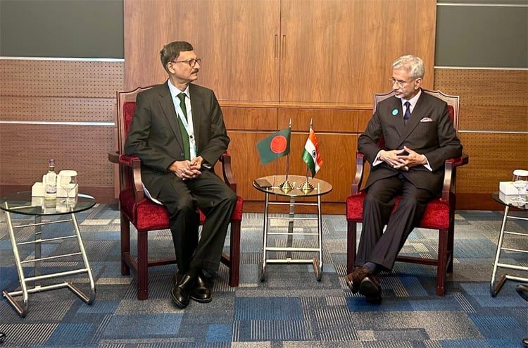 Bangladesh-India Discuss Ways to Address Challenges in Bilateral Relations in Meeting in Muscat
