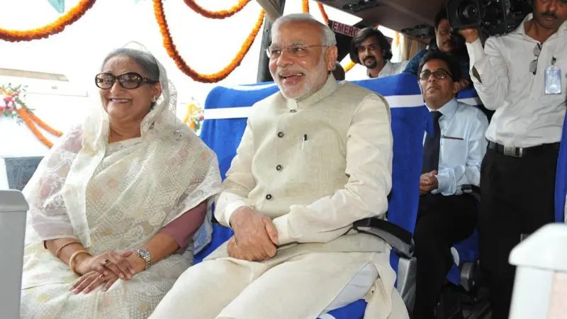 ভারত থেকে ধীরে ধীরে ‘সক্রিয় রাজনীতিতে’ ফিরছেন শেখ হাসিনা
