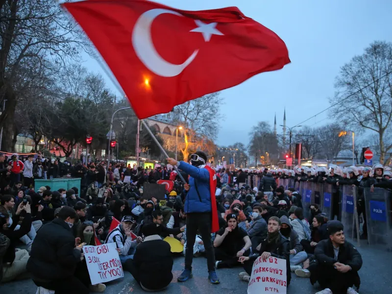 Mass Protests Against President Erdoğan in Turkey Nationwide, Nearly 1,900 Arrested in Police Raids
