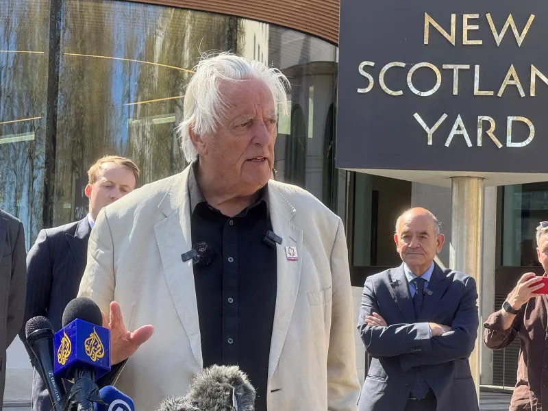 British human rights lawyer Michael Mansfield filed a war crimes complaint against Israel for alleged genocide and crimes against humanity in Gaza.
