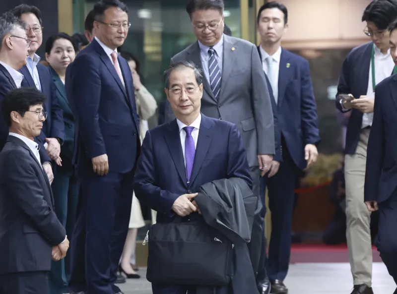 Former Prime Minister Han Duck-soo Announces Candidacy for South Korea's June 3 Presidential Election