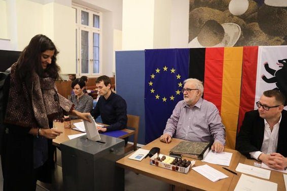 The electoral battle in Germany has begun through the voting process, with a contest between 52 million voters, and intense competition between CDU and AfD.