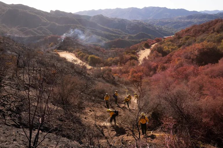 Los Angeles Wildfires: 24 Dead, Over 100 Missing, 100,000 Displaced – New Windstorm Warnings