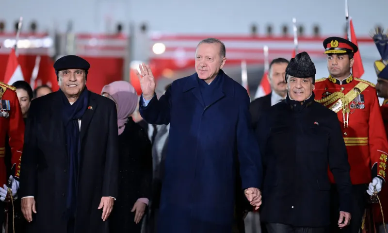 Turkish President Erdogan Visits Pakistan to Strengthen Trade and Military Relations
