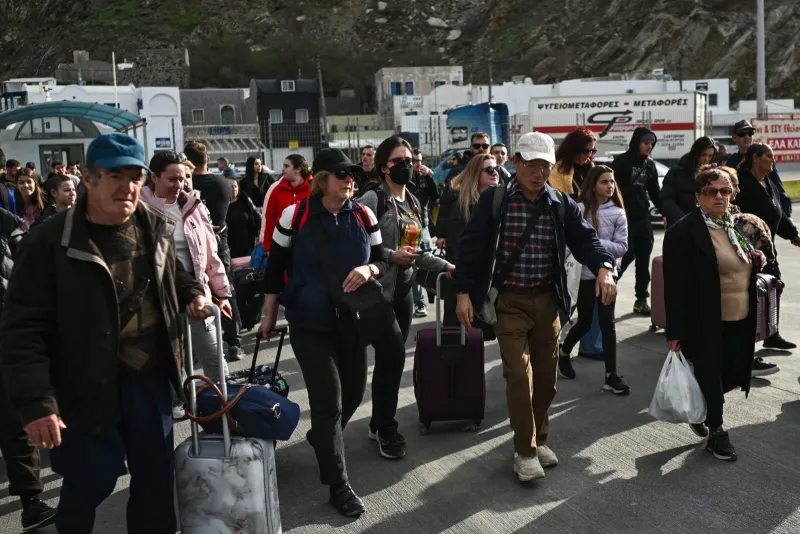 Over 300 Earthquakes in 48 Hours on Santorini, At Least 10,000 Tourists and Locals Evacuate in Panic