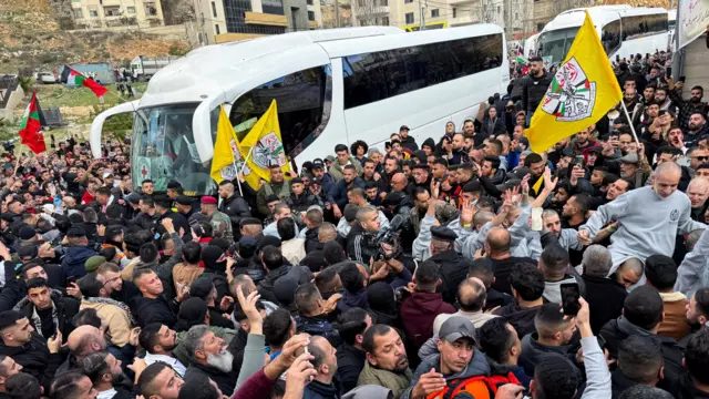 Celebrations in Ramallah as 200 Palestinian prisoners released from Israeli jails