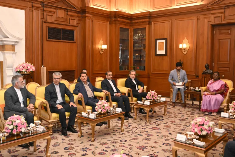 Iranian Foreign Minister Meets Indian President, Expresses Solidarity Over Kashmir Attack