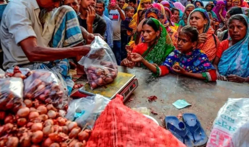 বিশ্বব্যাংকের সতর্কবার্তা, বাংলাদেশের ৬ কোটি ২০ লাখ মানুষ দারিদ্র্যের ঝুঁকিতে