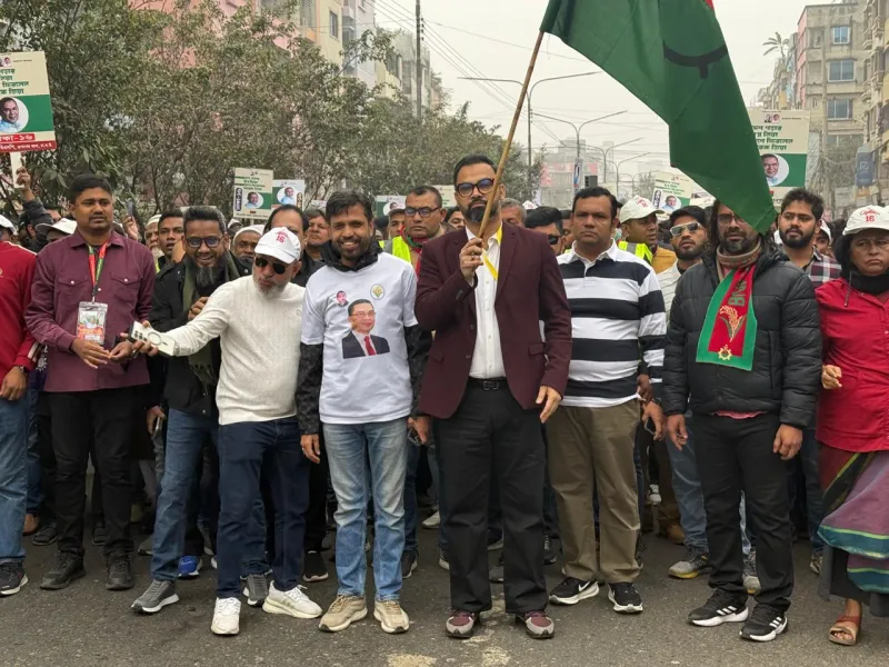 স্লোগানে মুখর রাজধানী: তারেক রহমানের প্রত্যাবর্তনে গণসংবর্ধনাস্থলে নেতা–কর্মীদের ঢল