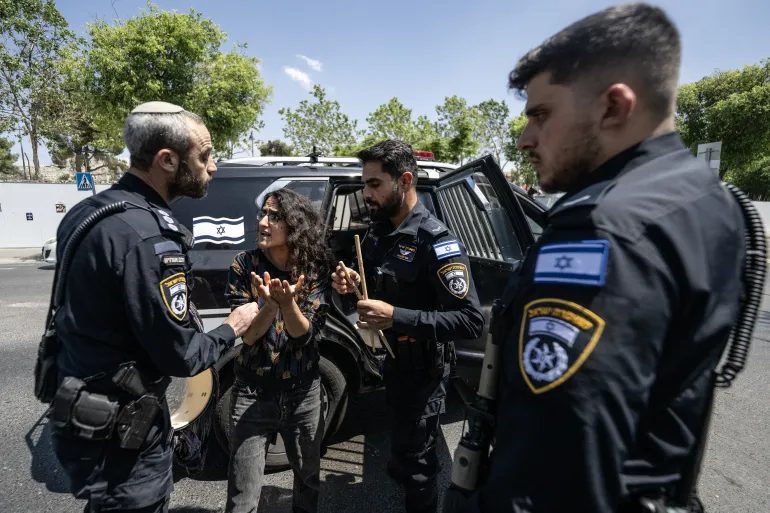 Police crackdown on Gaza war protesters in Jerusalem; several arrested by Israeli police