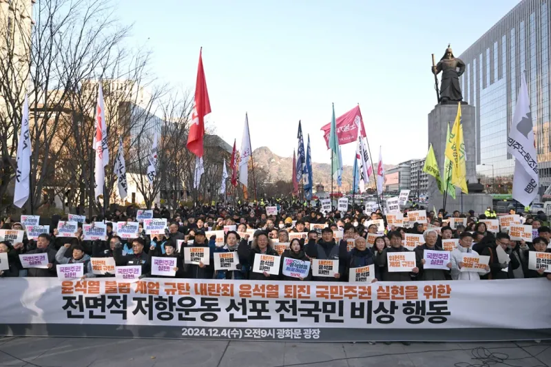 Political Turmoil in South Korea: Calls for President Yoon Suk-yeol’s Resignation Amid Martial Law Controversy