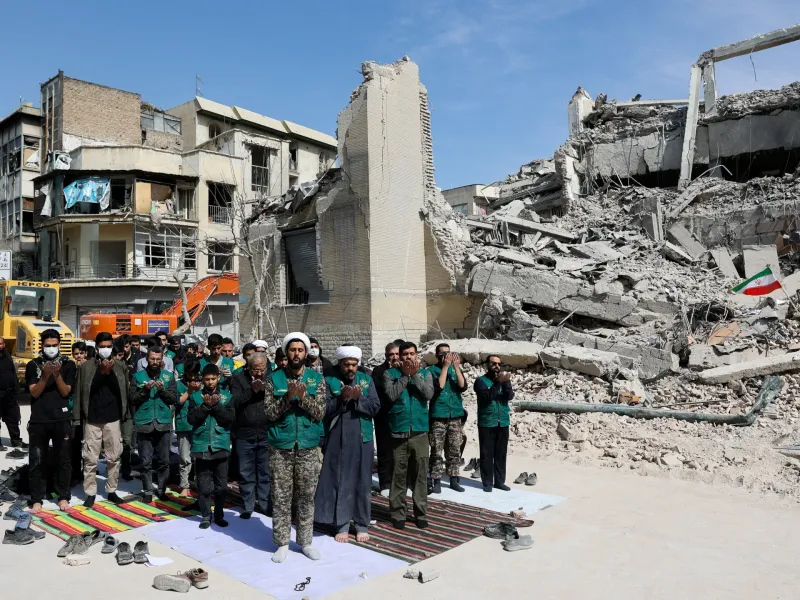 Russia Accused of Aiding Iran as Middle East War Intensifies; Israel Strikes Beirut and Tehran