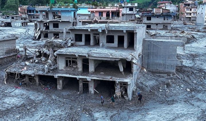 নেপালে ভয়াবহ বন্যায় মৃতের সংখ্যা হাজার ছাড়িয়েছে, প্রায় চার হাজার মানুষ নিখোঁজ