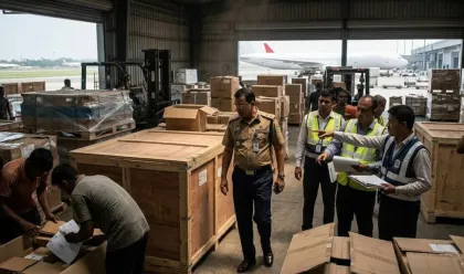 প্রায় ৩০ কোটি টাকার পণ্য কোথায়? দায় নিচ্ছে না কেউ, ঢাকা বিমানবন্দরের কার্গো ব্যবস্থাপনা নিয়ে প্রশ্ন