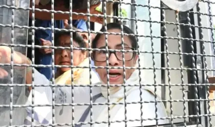দিল্লিতে আটক মমতা বন্দ্যোপাধ্যায়, নির্বাচন কমিশনের বিরুদ্ধে বিক্ষোভ ঘিরে উত্তেজনা