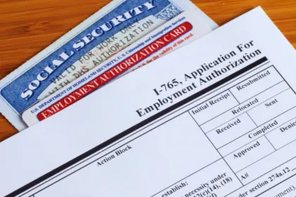 যুক্তরাষ্ট্রে কাজের অনুমতিপত্র নবায়নের নিয়ম কঠোর, স্বয়ংক্রিয় মেয়াদ বৃদ্ধির সুযোগ বন্ধ