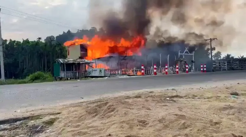 কক্সবাজারে রিসোর্টে ভয়াবহ আগুন, প্রাণ গেল ১০ জনের, নিরাপত্তায় বড় গাফিলতির অভিযোগ