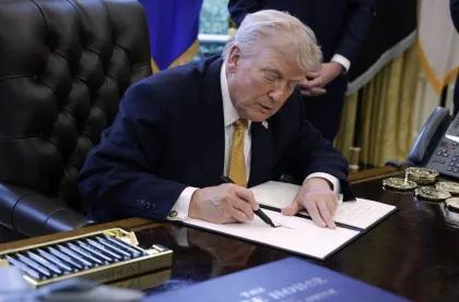 Trump Halts New Russia Sanctions, Raising Global Concerns Over Oil Markets and Ukraine War