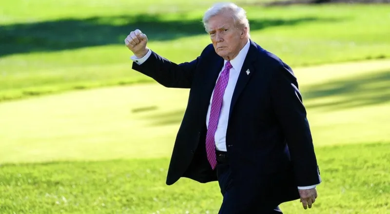 Trump Projects Strength at White House as His Political Battles Continue Today