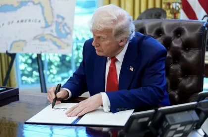 Trump Halts Russia Sanctions, Sparking Global Economic Concerns as 60-Day Review Begins